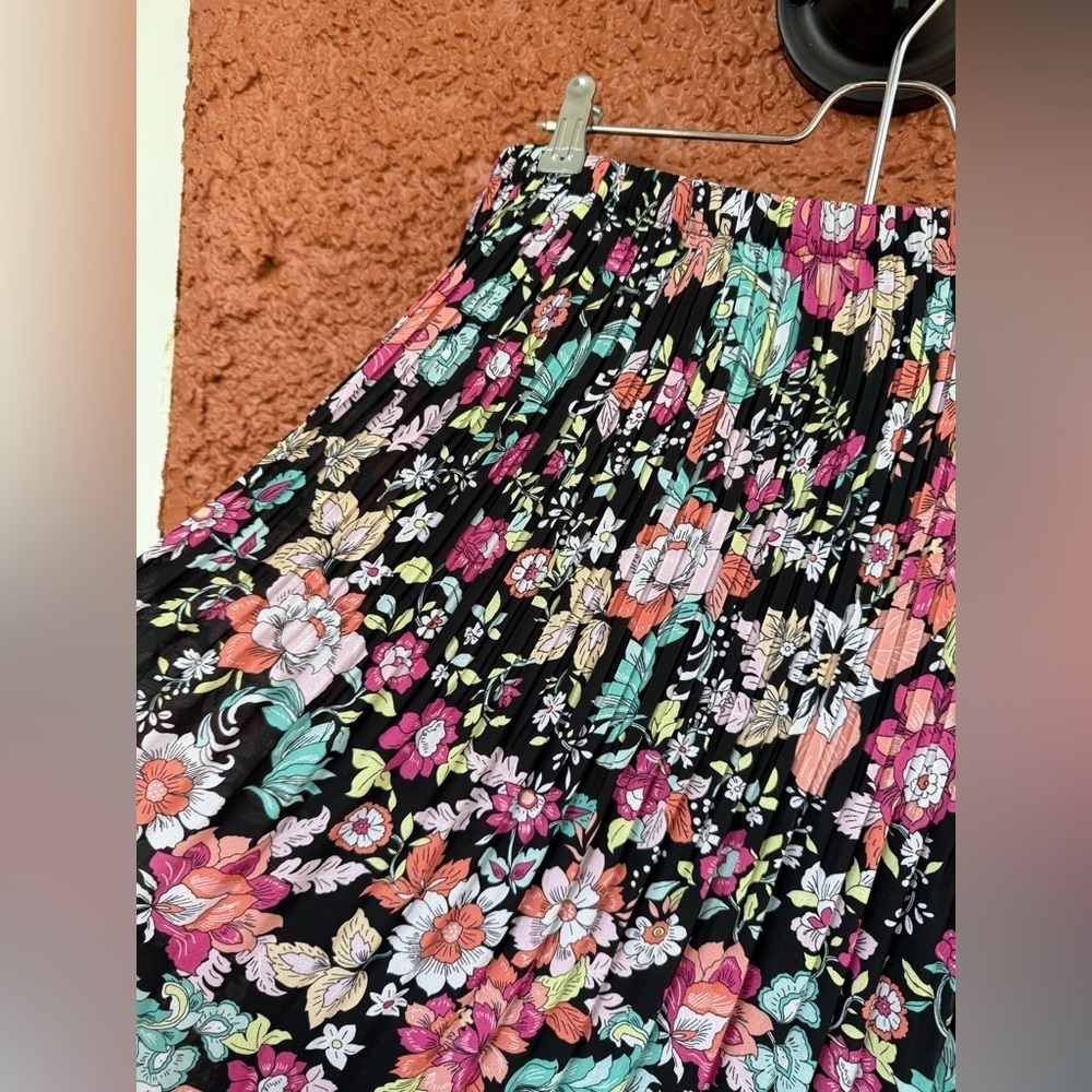 Ninety Clothing Co Women's Pleated Black Floral Print Skirt Size Large Boho NWT - Picture 2 of 5